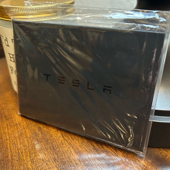 Tesla Bi-Fold Wallet Key Card Case/Protector - Picture 5 of 5